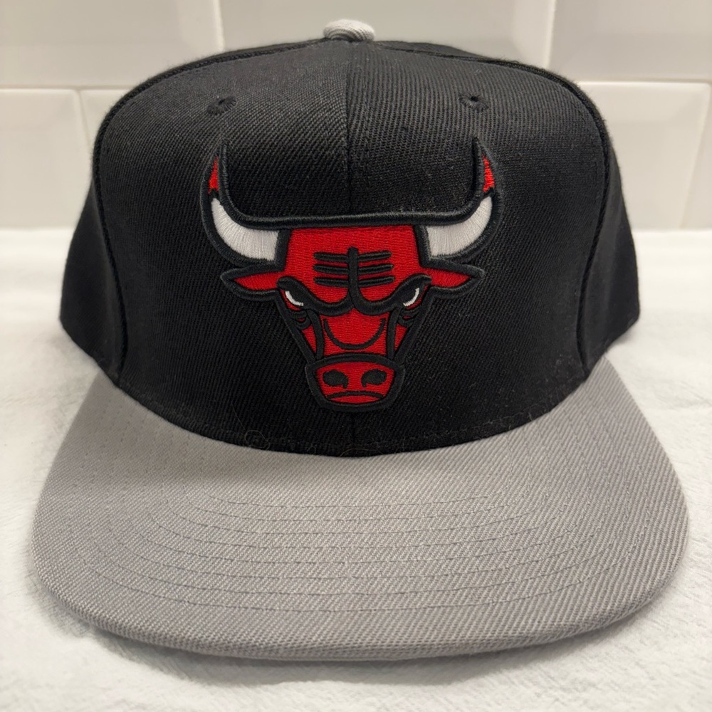 Chicago Bulls Mitchell & Ness SnapBack hat Black/gray